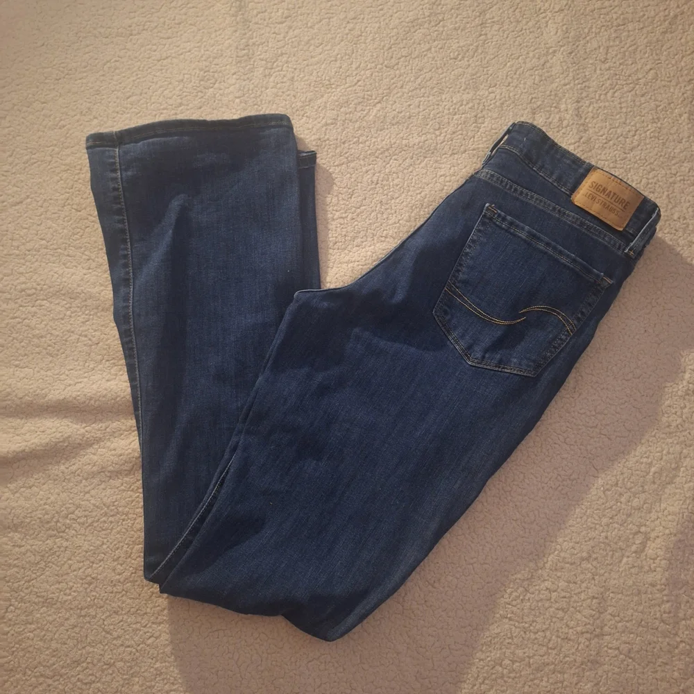 Signature by Levi Strauss Dark Blue Mid-rise Bootcut Jeans W30 L34